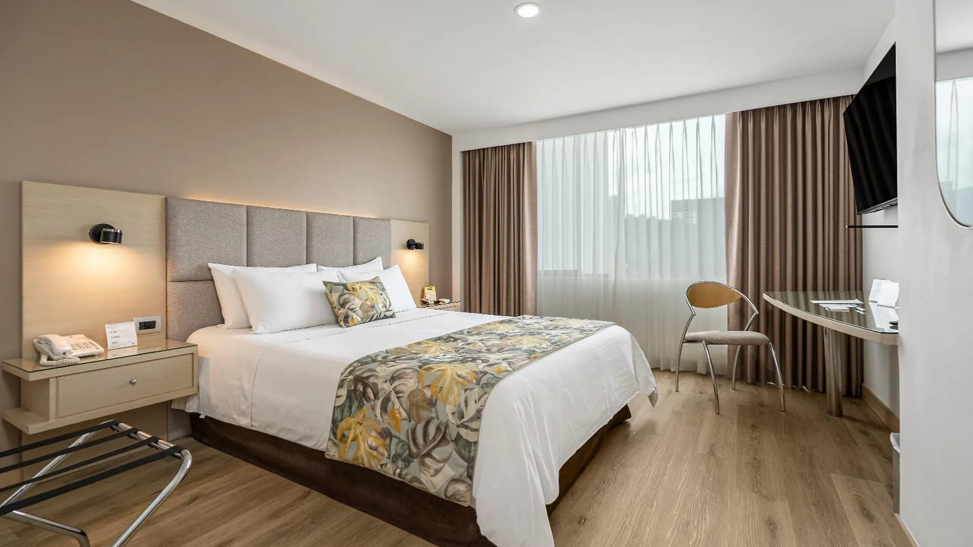 Novelty Suites Hotel Medellin 4*,