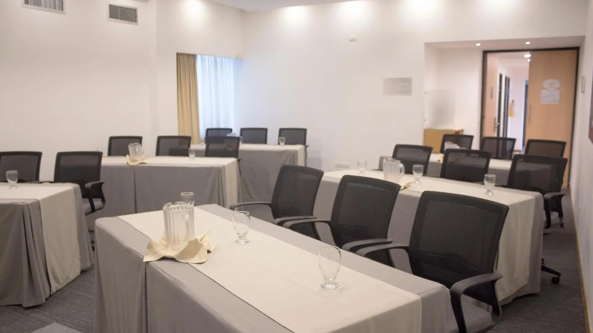 Novelty Suites Hotel Μεντεγίν