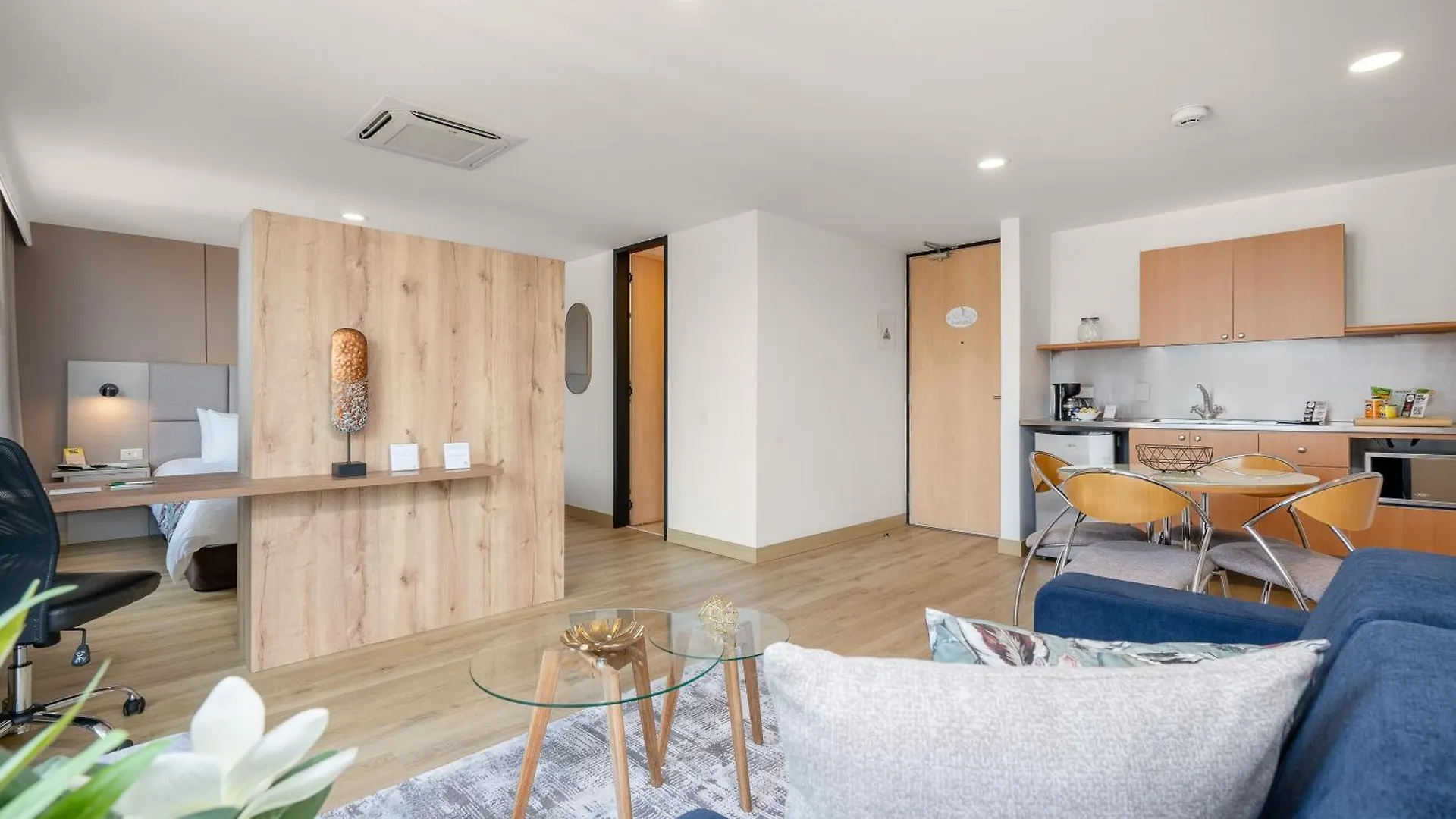 Novelty Suites Hotel Μεντεγίν 4*,