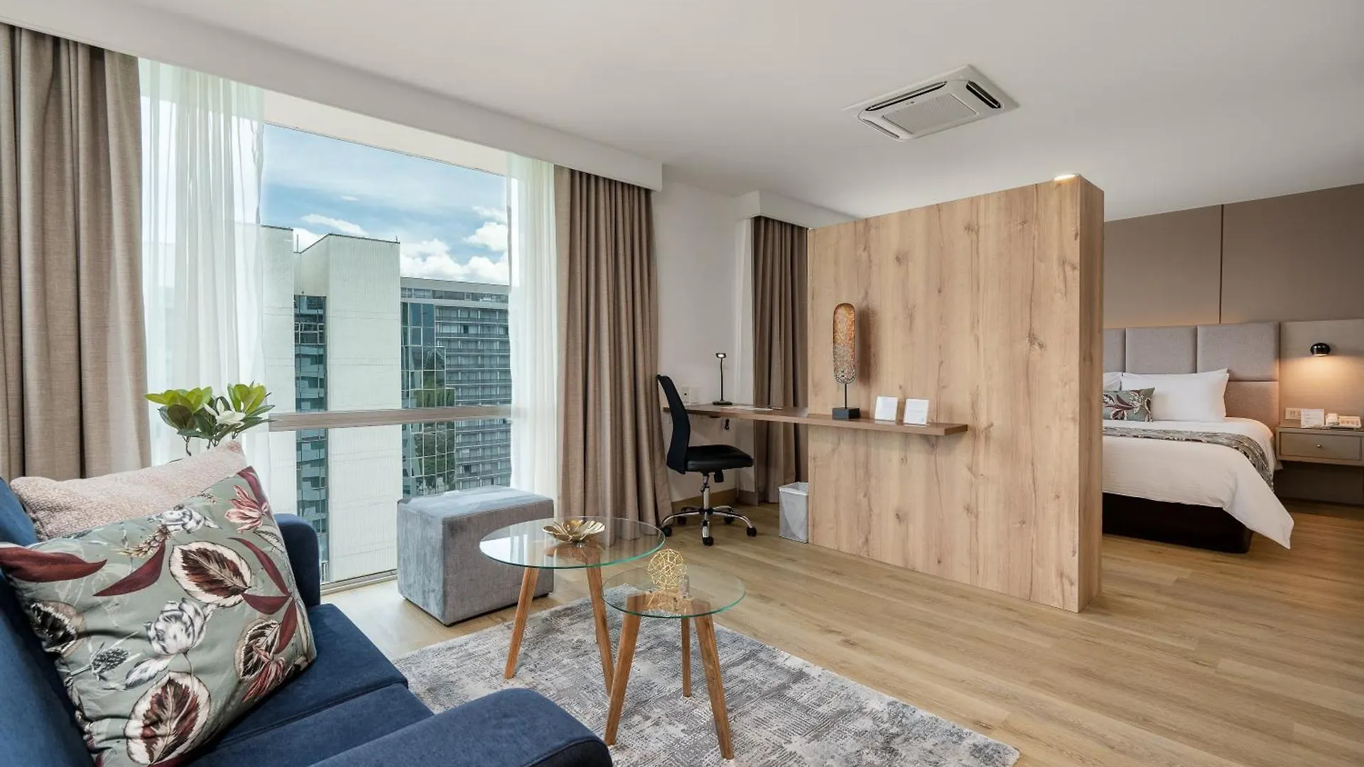 Novelty Suites Hotel Μεντεγίν