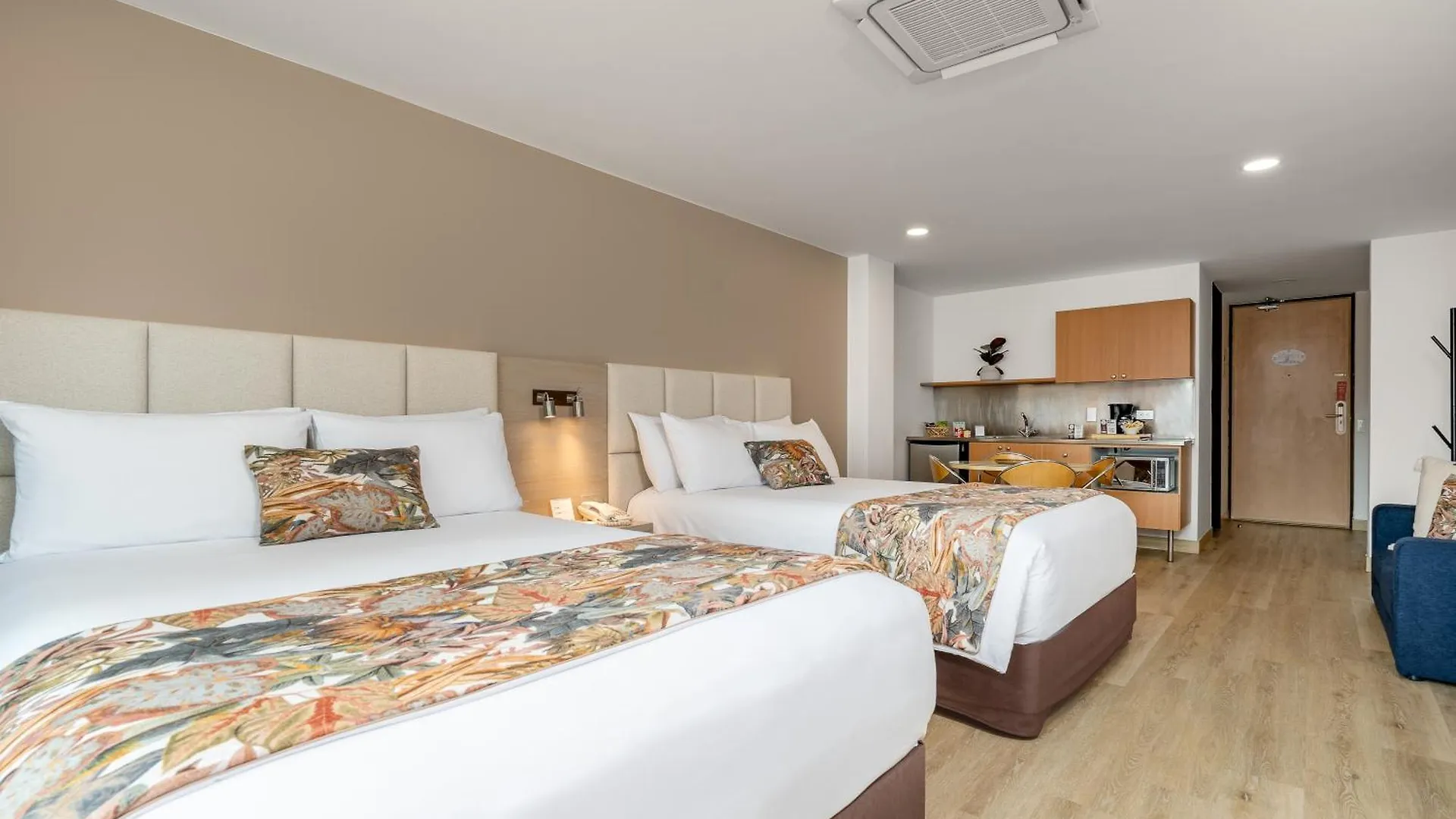 Novelty Suites Hotel Μεντεγίν 4*,