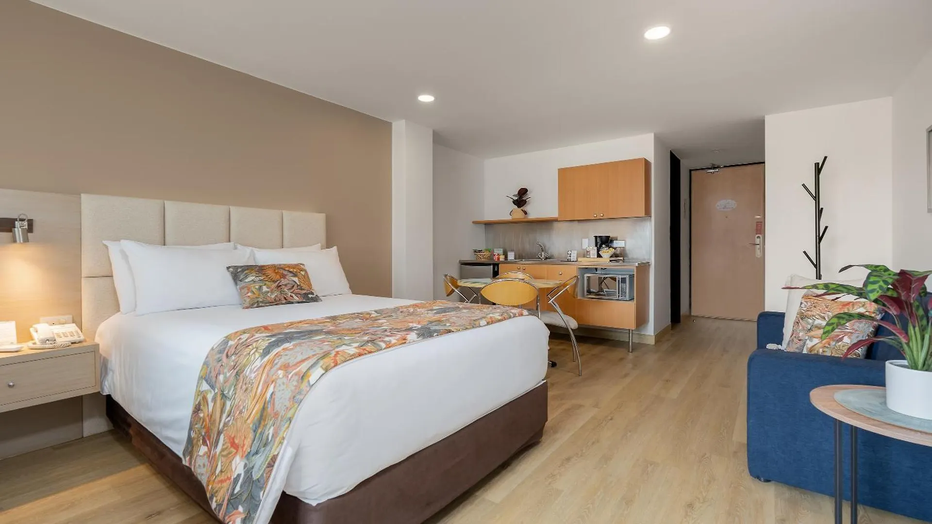 Novelty Suites Hotel Μεντεγίν