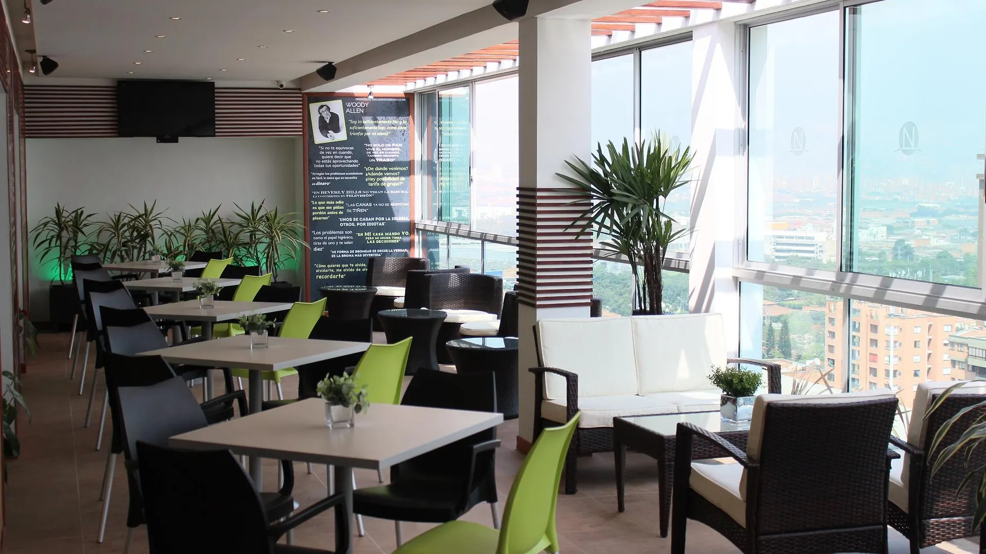 Novelty Suites Hotel Μεντεγίν 4*,